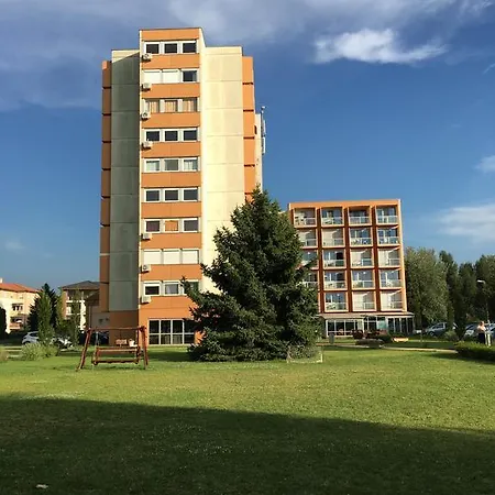 Casa de hóspedes Fs Apartman